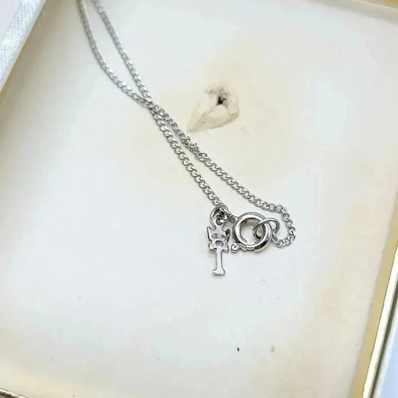 Crown Trifari January Red Garnet Rhinestone Birthstone Silver Tone Necklace NOS - Picture 6 of 6